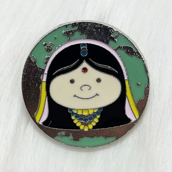 🔮 5/$25‎ Disney It's A Small World India Pin - Picture 1 of 2